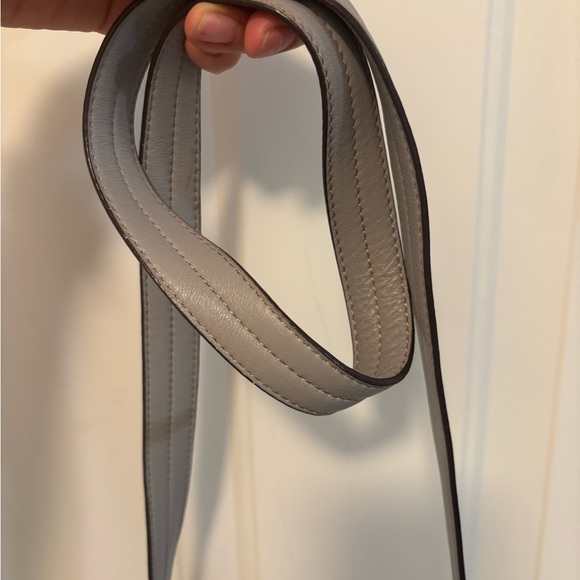 B.Makowsky Leather Crossbody bag (Light-Gray Pebbled) EUC ❤️ - Picture 7 of 7